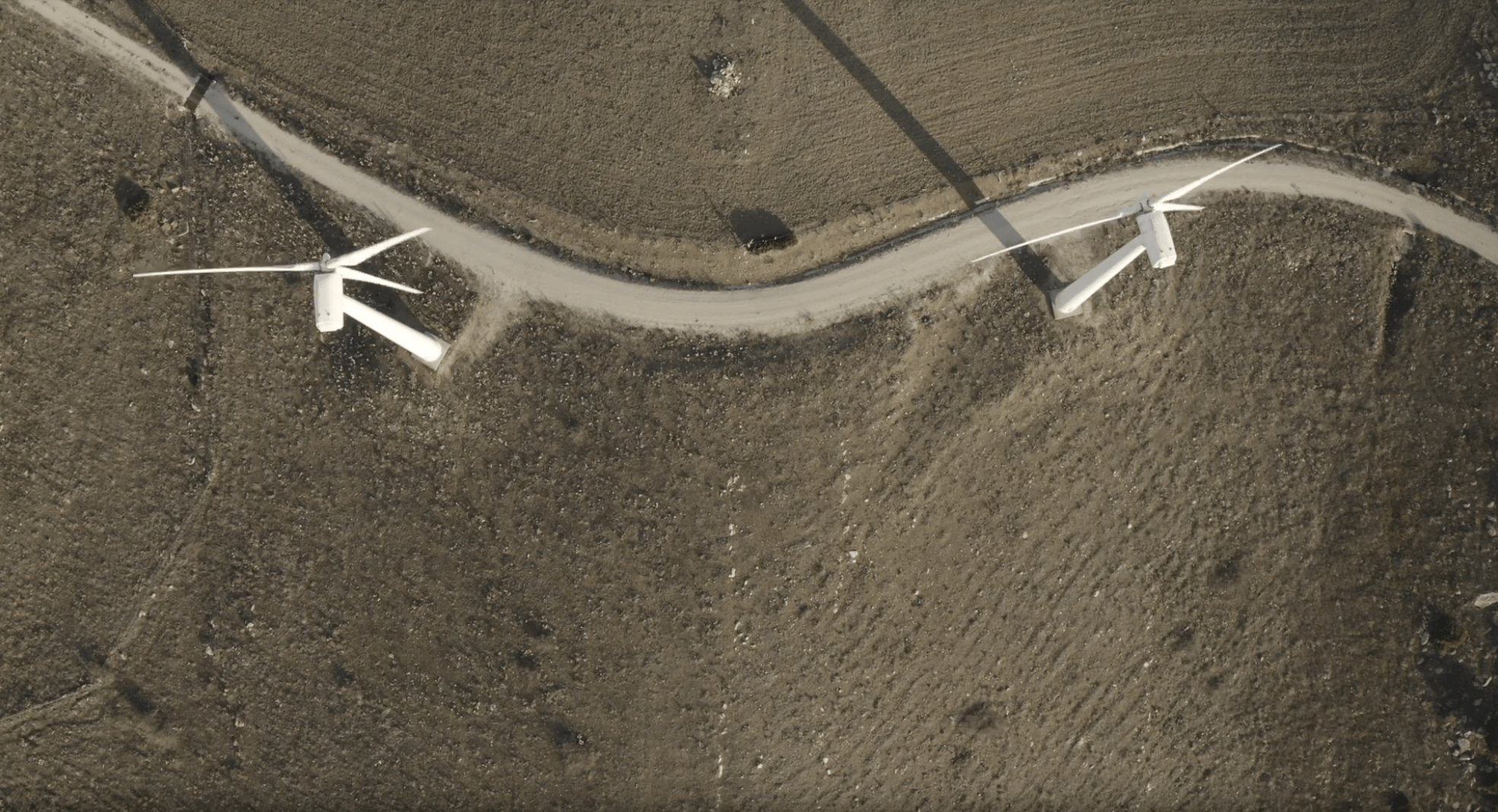 Vista aérea de molinos filmada con un dron. Dronspain